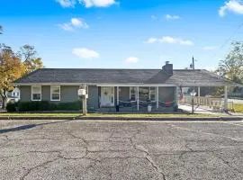 Branson Downtown Beauty - 4 BDR Home Sleeps 15