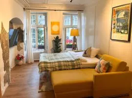 Leone Stays - Golden Castle Loft