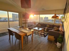 Panorama Sea and Mountain Views, hôtel à Strand