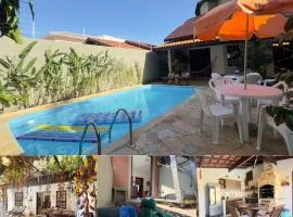 Aconchego e diversão em Peruíbe sobrado com estrutura completa para sua família ar condicionado, churrasqueira ,academia, cervejeira, piscina
