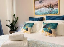 casa azul netflix near the sea, hotel en Scoglitti