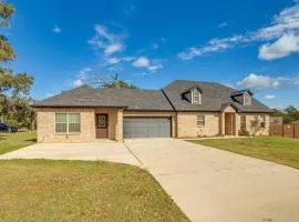 Walk to Lake Lewisville and Park Pet-Friendly Apt