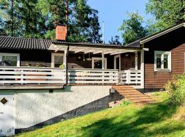 Summer Retreat Near Lake in Sormland, hotel in Malmköping