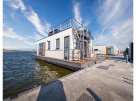 Bright Base with Coastal Access, boot in Ribnitz-Damgarten