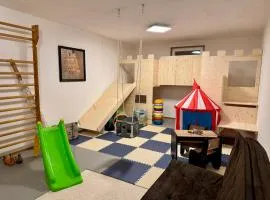 Gipfelruhe-ganzes Ferienhaus mit Sauna, Garten & Spielzimmer- Ramsau am Dachstein