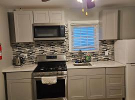 Entire Spacious House in New Jersey, itsepalvelumajoitus kohteessa East Orange