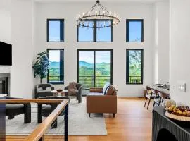 Luxury Brand New Villa Skiing Hot Tub Movie Theater