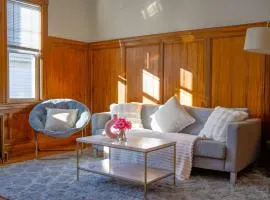 Spacious Revere 4 Bedrooms 2 Bathrooms Apartment Near Boston Airport and Beach