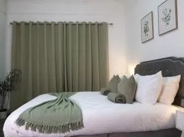 Henderson Home Sleeps 3 with Allocated Parking