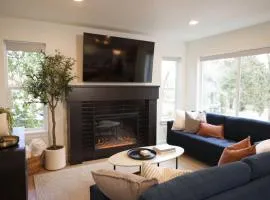 Newly Remodeled Luxury Home With Fireplace In Downtown