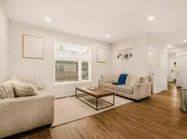 Unique Family Friendly Home In Downtown With Game Room