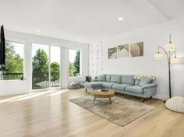 Beautiful Home with Full Kitchen, Balcony, and Centrally Located