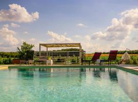 Historic Villa Overlooking Cortona Vineyards, hotel in Cortona