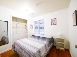 Bright Private Room with Shared Bathroom near NYC, hotel en Jersey City