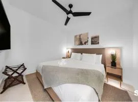 Skyline 1-BD Condo - City & Ocean View