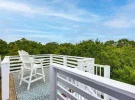 Explore the Seashore! Sunny Carolina Beach Home