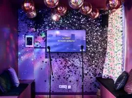 Paillettes fever, maison avec karaoké, 3 chambres