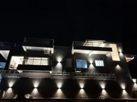 Casa Oceanus - Sea Facing Pool Villa - Ganpatipule