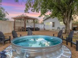Sip Sip Hooray - Hot Tub & Cowboy Pool