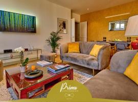 Appartement Montagnon - Les Suites du Palais - Classé 4 étoiles, parking privé, vue cathédrale, 3 chambres, PRIMO C0NCIERGERIE, Hotel in Nevers