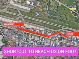 Airport Boulevard Guesthouse