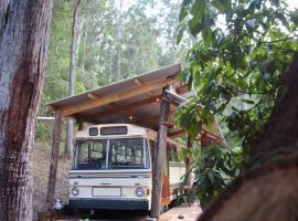 Coffee Grounds - The Coach, hotel v destinaci Coffee Camp