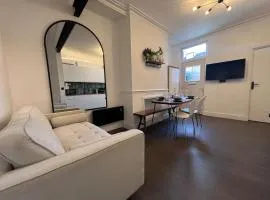 Liverpool Willow House - 4 Bed Close to Anfield Stadium