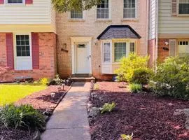Charming 4BR 4BA Townhouse In Annandale, VA