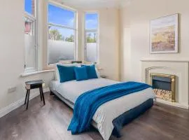 The Royal Stay at Queens Hill Sleeps 10