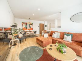 Sunny Luxury Apartment Canico, hotel i Caniço