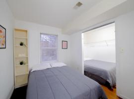 Charming Room with Shared Space close to NYC, hotel en Jersey City