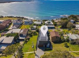 Echoes - Luxury Home Beach Views Walk to Cafes, Hotel in Woolgoolga