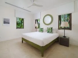 Sea Grove House villa