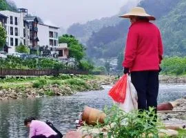 铂曼智慧酒店-Near the east gate of the Forest Park, about a 10-minute walk-There is a beautiful small river at the entrance-offers free self-service laundry and Attraction Tickets Serivce in advance
