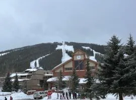 Steps to Superbee Lift with Hot Tubs & Mountain Views