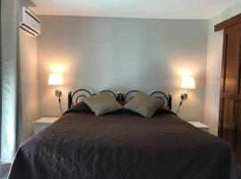 Nash Guesthouse, hotel em Wanica