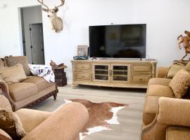 New SW Inspired Home, 9 Guests, Tesla Ready, Pet Friendly, Cottage in Page