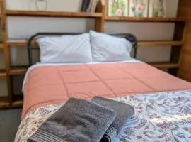 Extra Spacious Sunny Room