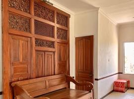 Roemah Asri, ξενοδοχείο σε Montongbuwoh