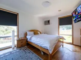 Large room Queen bed