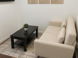 Bright & Stylish Guest Suite with Modern Comforts, hotel en Selden