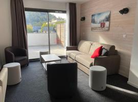 Studio 6 pers, piscine, animaux admis - FR-1-860-28, hotel in Gourette