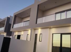 Dune View Luxury Villas, hotel in Ḩawīyah