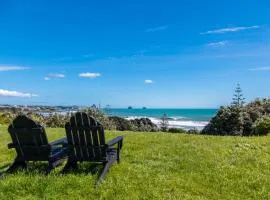 Relax on Richmond - modern beachside house retreat