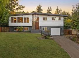 Luxury Retreat-3 miles to airport 12 miles to Seattle