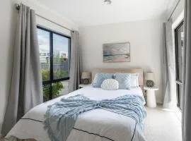 Bright & Spacious Getaway on Powell Street