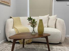 Kellyville Ridge 2 Bedroom Granny Flat, hotel in Glenwood