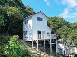 ist villa 04 Ocean Escape Sleeps 3, ξενοδοχείο σε Bizen