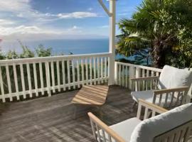 Stunning sea views - unique and magical, hotel de platja a Nelson