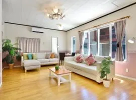 海徒歩1分アメリカンビレッジまで7分周辺には飲食店多数の北谷エリアSunabeNest